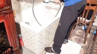 Couple in the BATHTUB, lots of FOAM and a cock to RIDE!