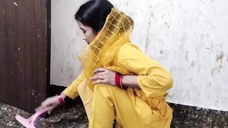 Naukrani ki chuchi pakad ke jabar dasti pel diya