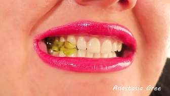 Sharpest teeth, Extreme close-up #14