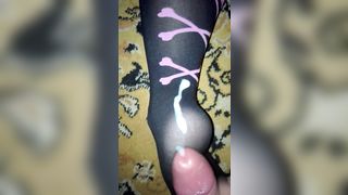 Cumming on her pantyhose feet