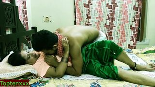 Hot sexy aunty ko teen Nokor ne accha se choda!! hindi audio