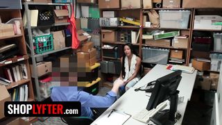 Shoplyfter - Shoplifting Teens Get Freeused By Security Guard
