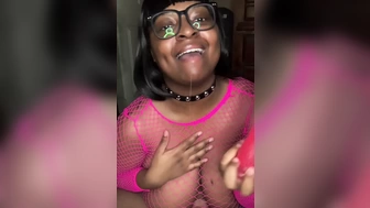 Nerdy Busty Ebony Babe Sucking on a Dildo