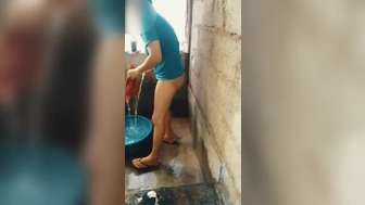 Indian girl bathing hidden cam