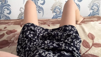 Jerk off on my sexy legs and pussy