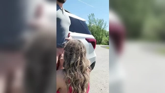 Amateur Hot Girl Gives Blowjob On Roadside