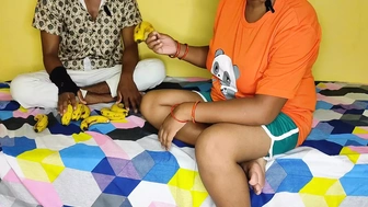 Kele ki lalach mein apni chut de Di Apne boyfriend ko Hindi video