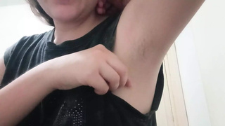 I like to rub my armpits