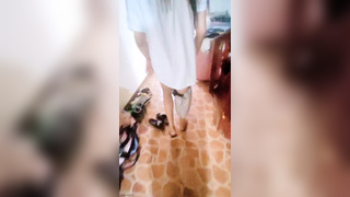 Magandang Pinay Kinantot habang Nagluluto ng Almusal