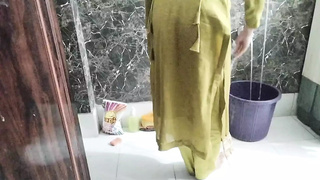 Desi bhabhi ki chudai bathroom me