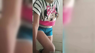 18 YEAR OLD TEEN TOTALLY NAKED WITH PERFECT TITS. HOMEMADE VIDEO IN THE BATHROOM