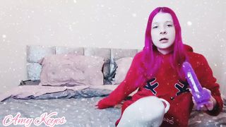 Xmas girl masturbates while it’s snowing