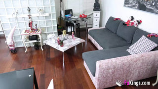 Astoundingly Dirty Vanesa Colombiana Films Herself Banging Her Young Neigbhour at Home!