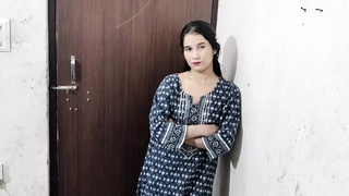 Akeli larki ne dost ko bula ke pelwa liya