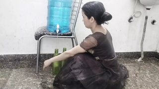 Sexy naukarani ko Malik ne pel kar bur far diya